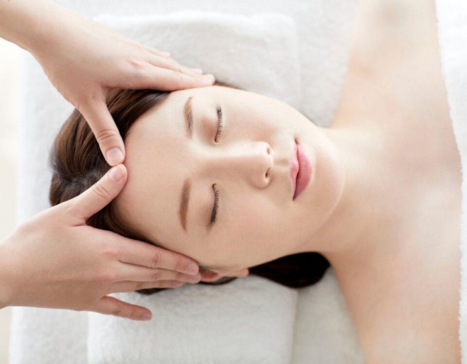 Get a professional deep cleansing facial in Miami at Pōk Aesthetic Bar. Expert extractions, pore refinement & clear skin results.