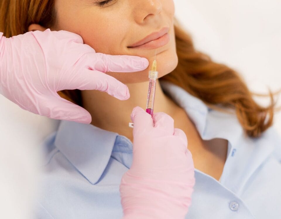 Expert Miami lip filler swelling timeline & care tips. Minimize recovery time with climate-specific advice from Coral Gables specialists.