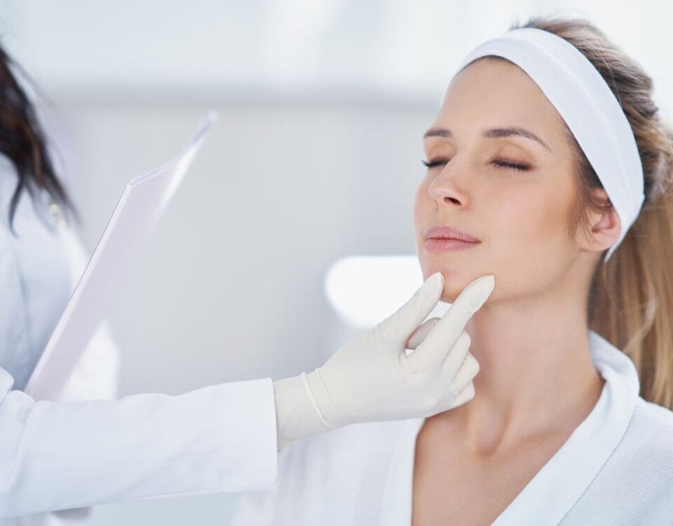 What's the best age to get Botox? Coral Gables experts reveal optimal timing, preventative benefits & age-specific advice at Pōk Aesthetic Bar.