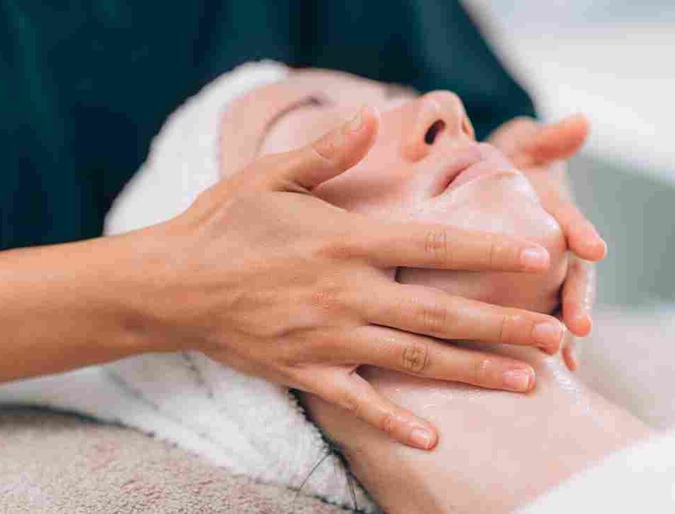 Discover top facial spas near you in Coral Gables. Expert treatments, luxury care, and results-driven skincare at Pōk Aesthetic Bar.