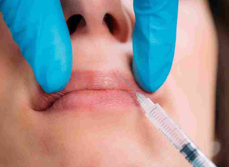 Want a natural lip filler look? Discover tips, techniques, and why Pōk Aesthetic Bar in Coral Gables, FL delivers beautifully subtle results.